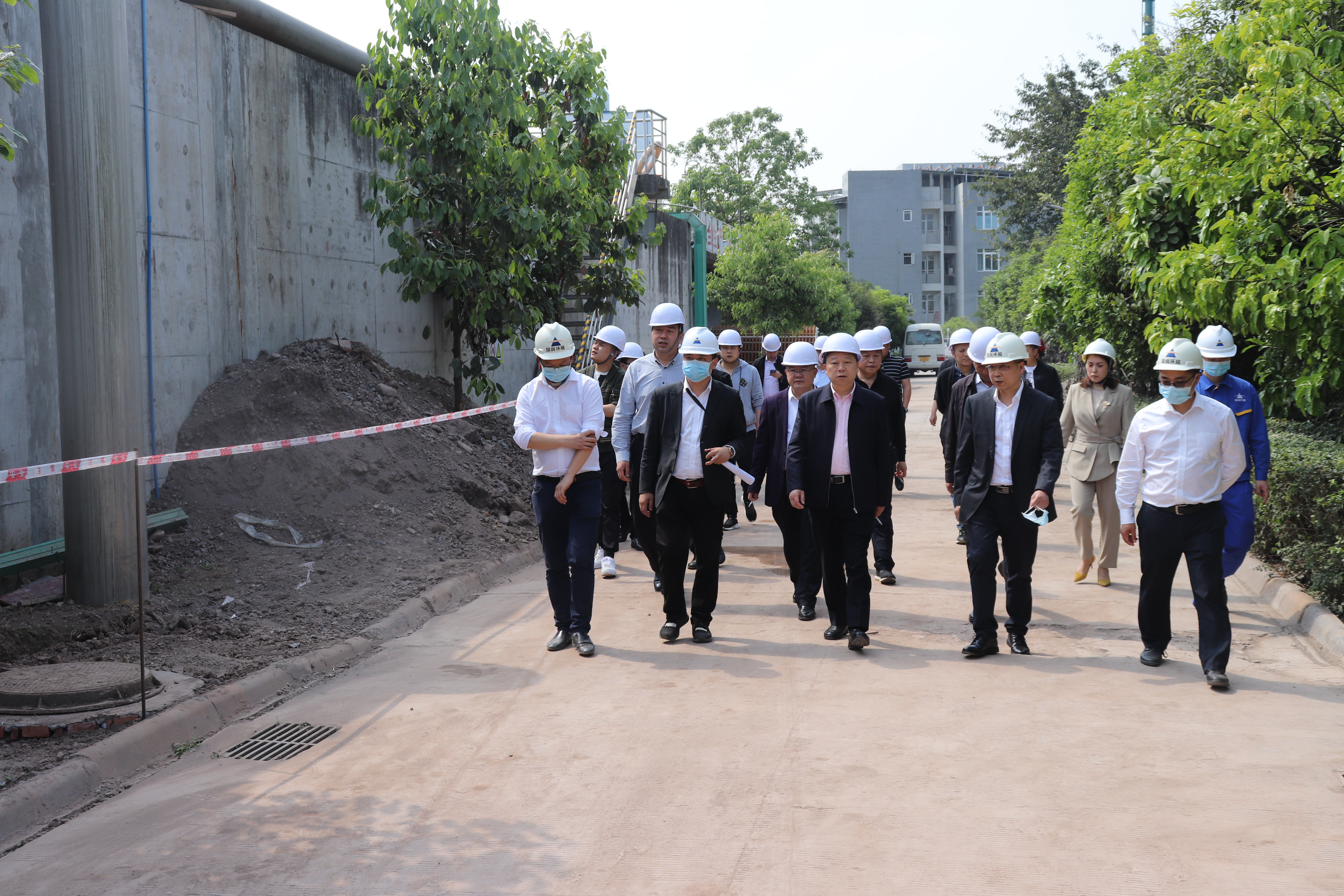 4��15��������¡������ί��ί���ܹ�����ϯ�����������г��������������ظ��س����º�ס�����������ͬ���������й�����ˮ���޹�˾����ָ������������ˮ���óͷ���Ӫ����ģʽ���������ֳ�ָ����